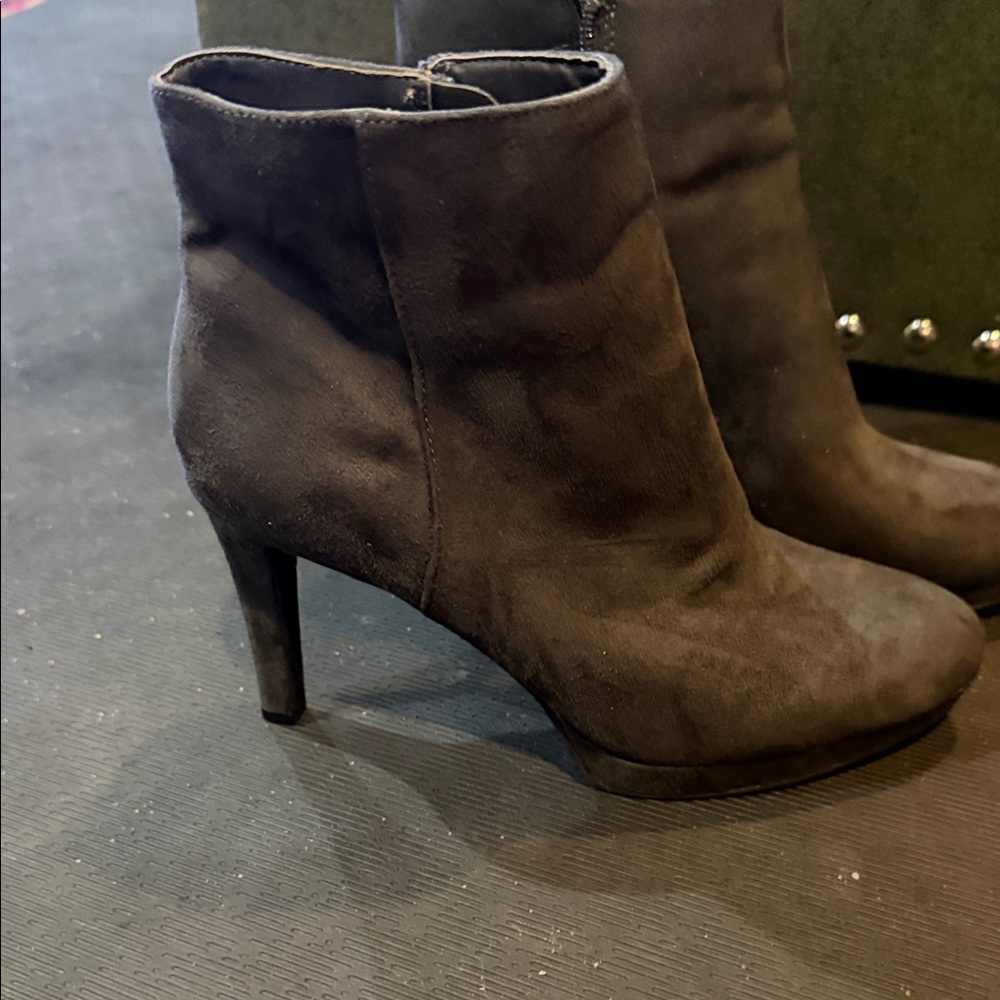 Elegant Black Suede Ankle Boots